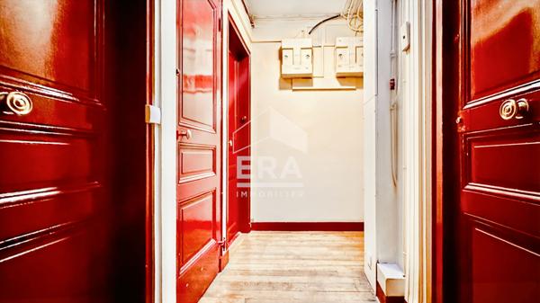 A VENDRE STUDIO 9,25M2 6E ASC. TRÈS BEL IMM. PIERRE DE TAILLE - GONCOURT CANAL ST MARTIN