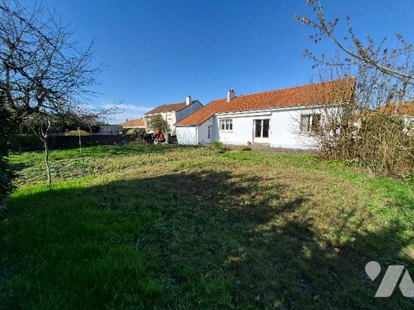 SAINT JULIEN DE CONCELLES centre bourg maison 3 chambres