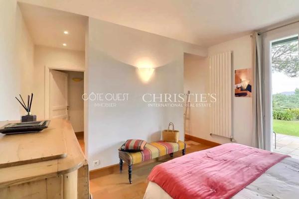 À VENDRE URRUGNE – PROPRIÉTÉ VUE PANORAMIQUE AVEC PISCINE