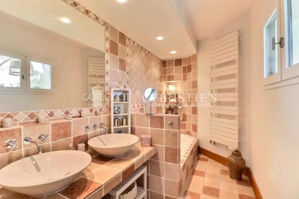 À VENDRE URRUGNE – PROPRIÉTÉ VUE PANORAMIQUE AVEC PISCINE