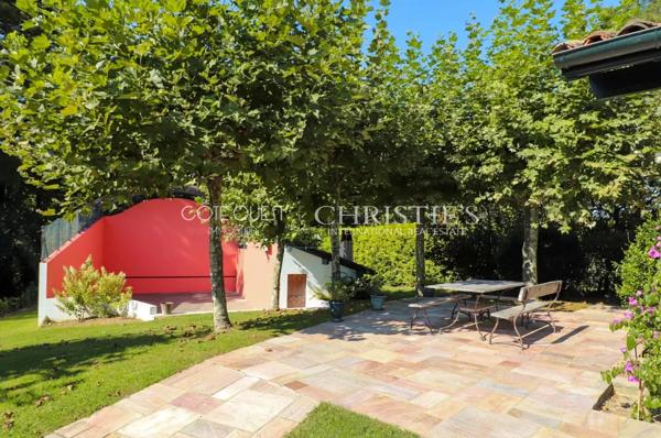 À VENDRE URRUGNE – PROPRIÉTÉ VUE PANORAMIQUE AVEC PISCINE