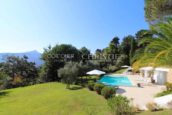 À VENDRE URRUGNE – PROPRIÉTÉ VUE PANORAMIQUE AVEC PISCINE