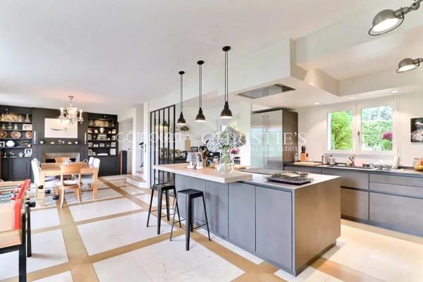 À VENDRE URRUGNE – PROPRIÉTÉ VUE PANORAMIQUE AVEC PISCINE