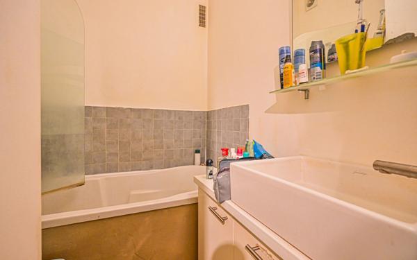 Appartement à vendre    2 pièces • 48,53 m2 Paris 18