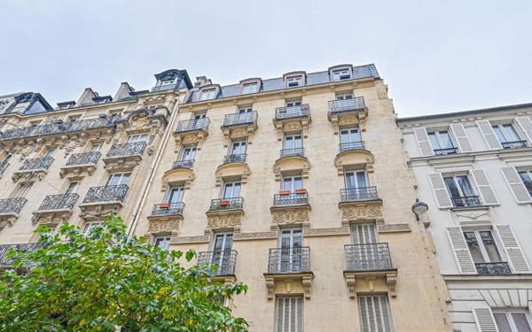 Appartement à vendre    2 pièces • 48,53 m2 Paris 18