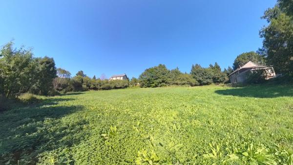 Terrain constructible de 880 m²