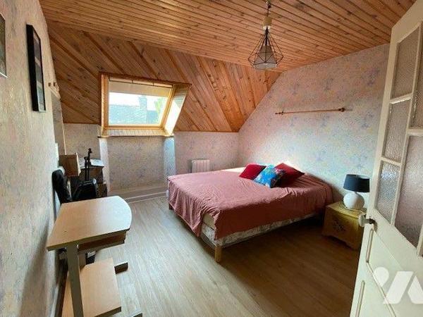 Maison à Vendre à Pléhédel (22290) en Côtes-d'Armor (22)

Cette maison, d'une superficie habi...