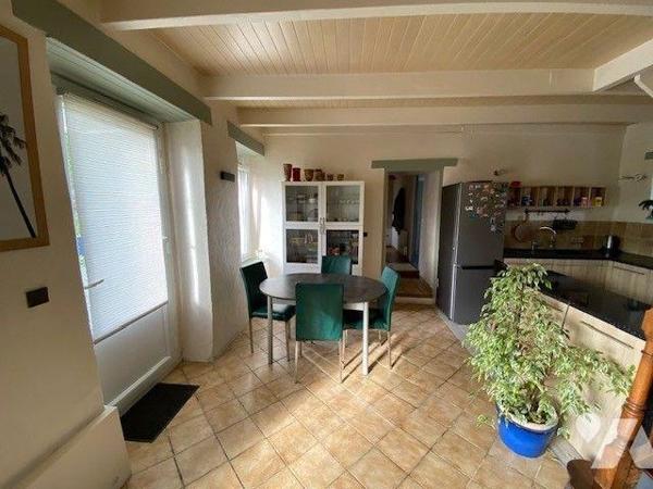 Maison à Vendre à Pléhédel (22290) en Côtes-d'Armor (22)

Cette maison, d'une superficie habi...