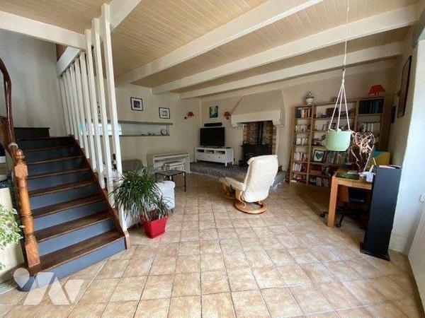 Maison à Vendre à Pléhédel (22290) en Côtes-d'Armor (22)

Cette maison, d'une superficie habi...