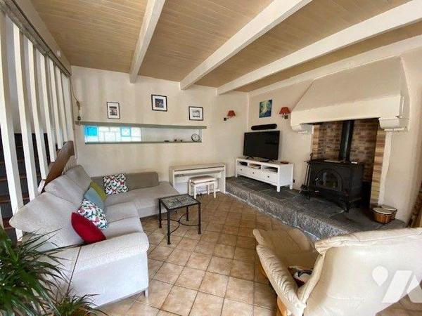 Maison à Vendre à Pléhédel (22290) en Côtes-d'Armor (22)

Cette maison, d'une superficie habi...