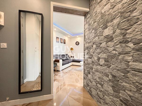 Mairie de St Ouen - 3 pièces 50m2 - Cave.