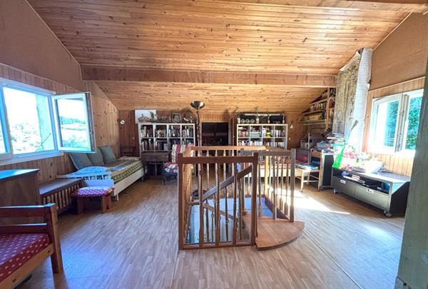 ST BONNET le CHÂTEAU 42380 Maison 86m² 2 chambres sur 2360m² de terrain