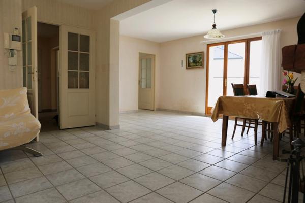 Maison à vendre à BEZANNES (51), 4 chambres + sous sol complet sur une parcelle de 743m2 arborée