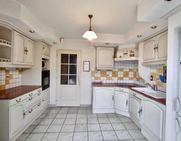 Maison à vendre à BEZANNES (51), 4 chambres + sous sol complet sur une parcelle de 743m2 arborée