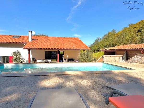 En EXCLUSIVITÉ - Maison Contemporaine avec piscine à ASCAIN