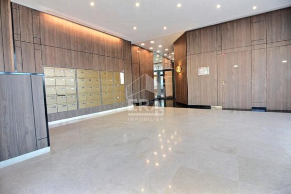 Grand 3P avec extérieur et parking dans les docks