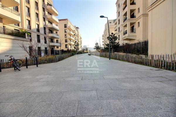 Grand 3P avec extérieur et parking dans les docks