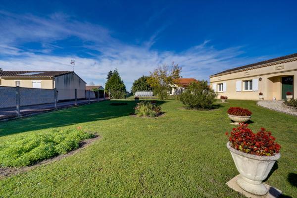 Libourne (33500) Maison 4 pièces de 102m2 habitables avec garage attenant sur parcelle de 1103m2