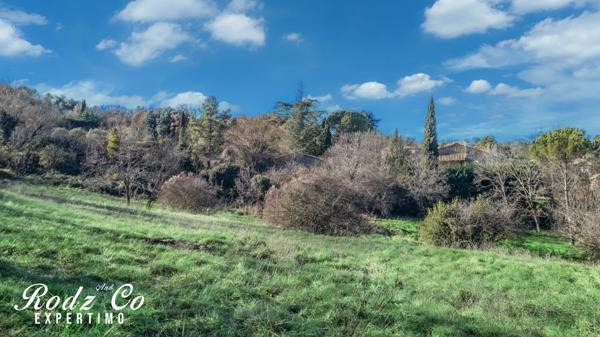 Apt (84400) Terrain d’Exception à Apt – 5 200 m² avec Vue Panoramique sur le Mont Ventoux | Investissement Rare au Cœur du