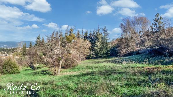 Apt (84400) Terrain d’Exception à Apt – 5 200 m² avec Vue Panoramique sur le Mont Ventoux | Investissement Rare au Cœur du