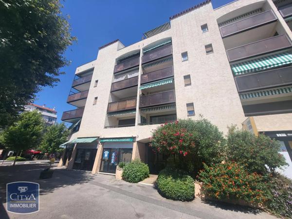 Appartement à louer 3 pièces 63.92m² Saint-Raphaël (83700)
