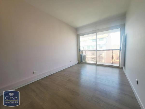 Appartement à louer 3 pièces 63.92m² Saint-Raphaël (83700)