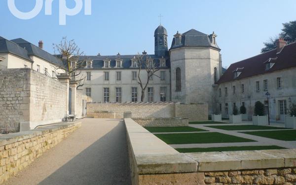 Stationnement à louer    11 m2 Senlis