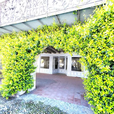 Exceptionnel : immeuble insolite à vendre en plein coeur de Saint-Clar (32)