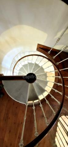 Exceptionnel : immeuble insolite à vendre en plein coeur de Saint-Clar (32)