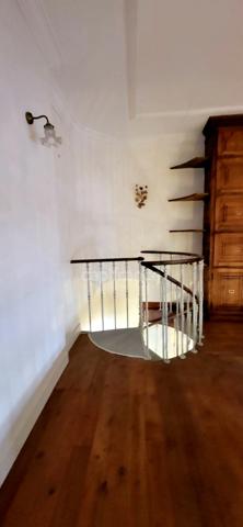 Exceptionnel : immeuble insolite à vendre en plein coeur de Saint-Clar (32)