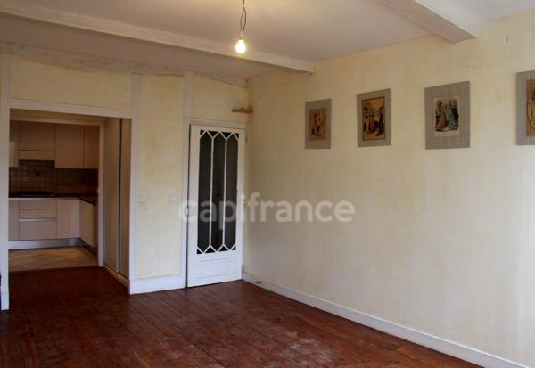 Exceptionnel : immeuble insolite à vendre en plein coeur de Saint-Clar (32)