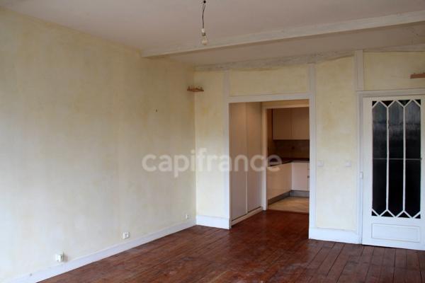 Exceptionnel : immeuble insolite à vendre en plein coeur de Saint-Clar (32)