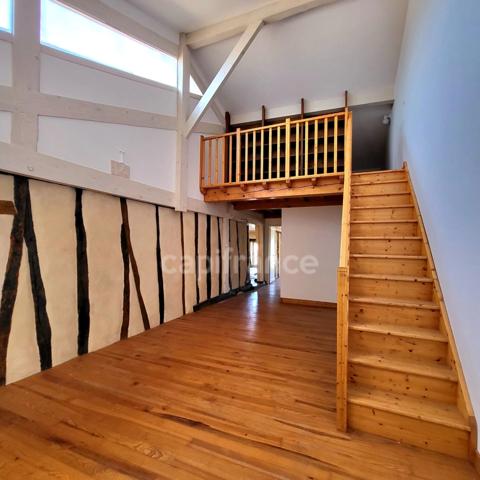 Exceptionnel : immeuble insolite à vendre en plein coeur de Saint-Clar (32)