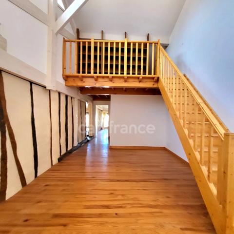 Exceptionnel : immeuble insolite à vendre en plein coeur de Saint-Clar (32)