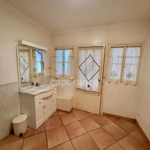 Exceptionnel : immeuble insolite à vendre en plein coeur de Saint-Clar (32)