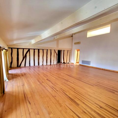 Exceptionnel : immeuble insolite à vendre en plein coeur de Saint-Clar (32)