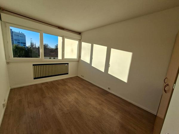 A louer Bordeaux secteur CHU d'environ 18.43 m²
