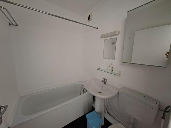 A louer Bordeaux secteur CHU d'environ 18.43 m²