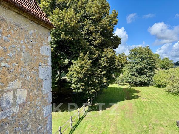 Manoir du XVIe restauré, 12 chambres, dépendances, piscine tennis 2Ha