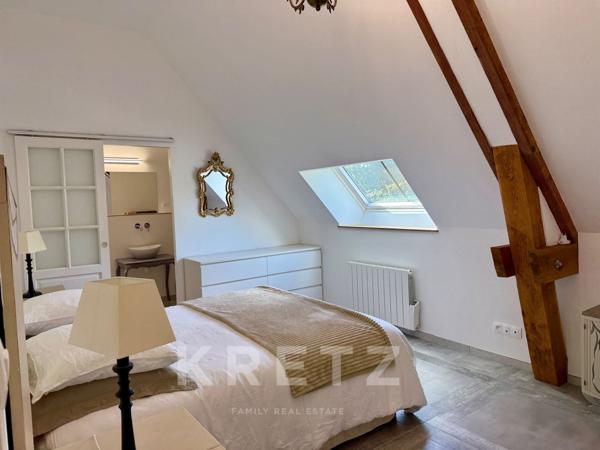 Manoir du XVIe restauré, 12 chambres, dépendances, piscine tennis 2Ha