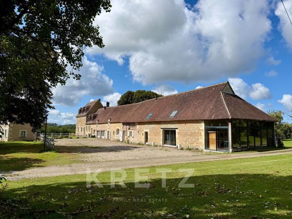 Manoir du XVIe restauré, 12 chambres, dépendances, piscine tennis 2Ha