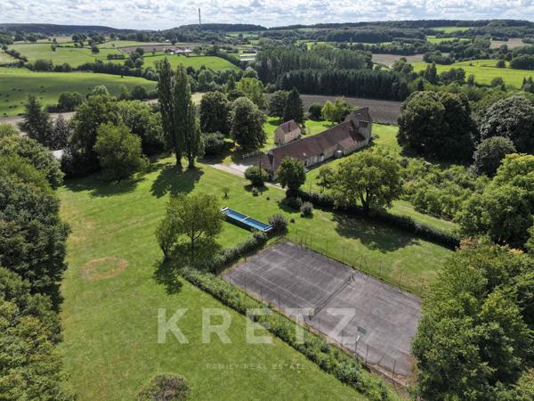 Manoir du XVIe restauré, 12 chambres, dépendances, piscine tennis 2Ha
