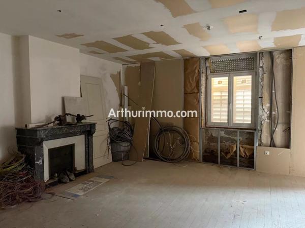 Vente                                                      Appartement
                        
                     4 pièces                      149 m2                     à Lons-le-Saunier