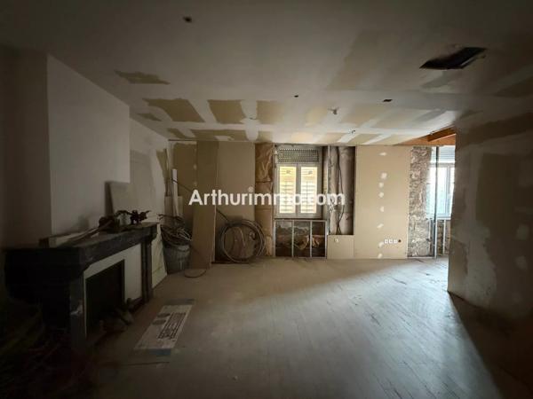 Vente                                                      Appartement
                        
                     4 pièces                      149 m2                     à Lons-le-Saunier