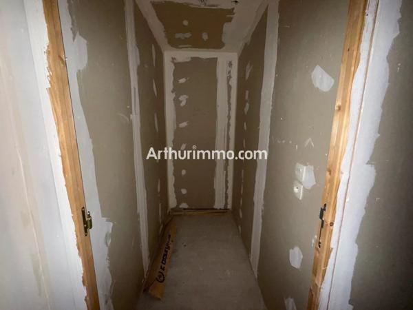 Vente                                                      Appartement
                        
                     4 pièces                      149 m2                     à Lons-le-Saunier