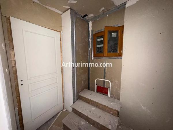 Vente                                                      Appartement
                        
                     4 pièces                      149 m2                     à Lons-le-Saunier