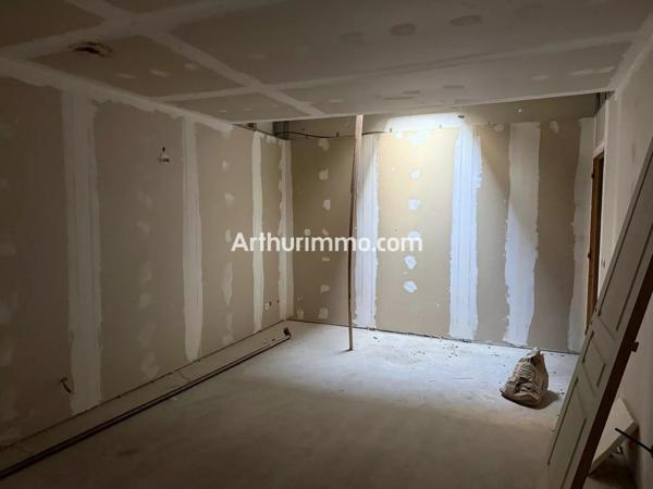 Vente                                                      Appartement
                        
                     4 pièces                      149 m2                     à Lons-le-Saunier