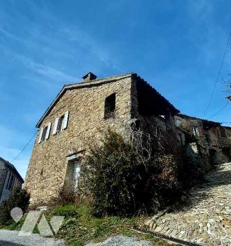 maison de village de caractère t5 de 117 m2  en pierres avec jardin