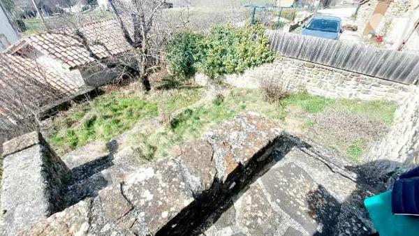 maison de village de caractère t5 de 117 m2  en pierres avec jardin
