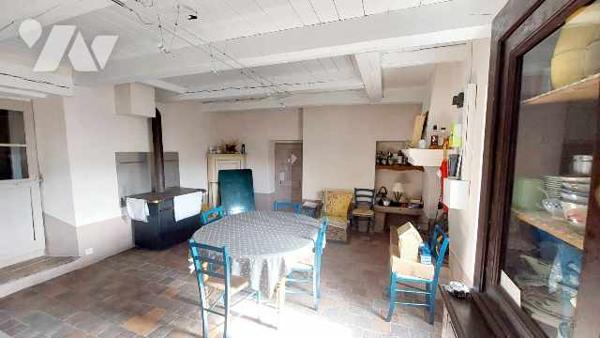 maison de village de caractère t5 de 117 m2  en pierres avec jardin